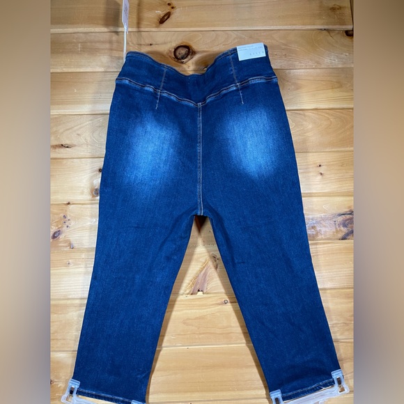 NWT RISEN CROSS WAIST PULL ON CAPRI JEANS DARK WASH 1XL - Picture 3 of 7